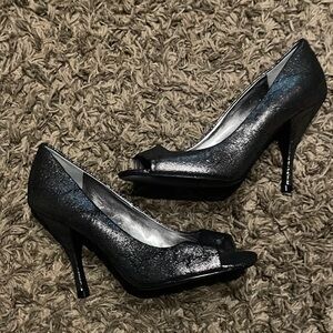 BCBGeneration High Heel Heels Stiletto Peep Toe Silver Sparkle Bling Crackle 6 B